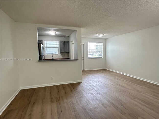 Building Photo - 5661 SW 36th Ct
