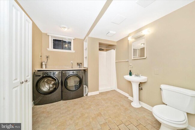 Building Photo - 1925 Pagebrook Rd