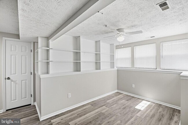 Building Photo - 907 Woodbridge Ct