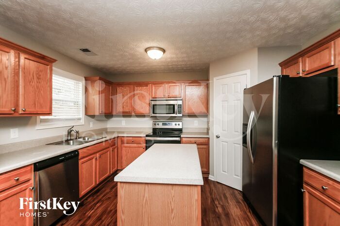 Building Photo - 304 Hickory Creek Ln