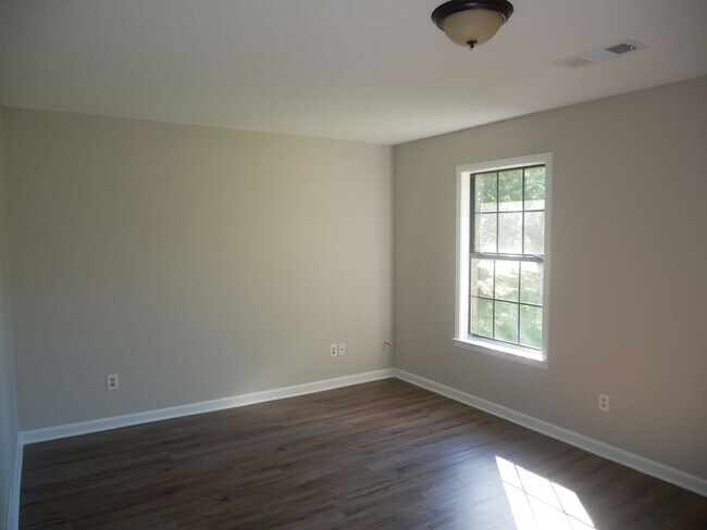 Building Photo - 5800 Dover Dr