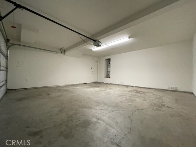 Building Photo - 2558 Orange Ave