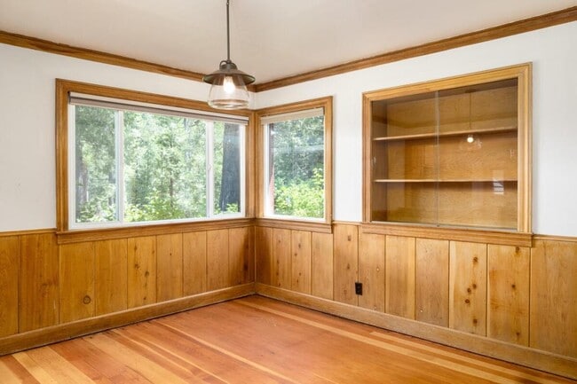 Building Photo - 2010 Outer Limits Ln