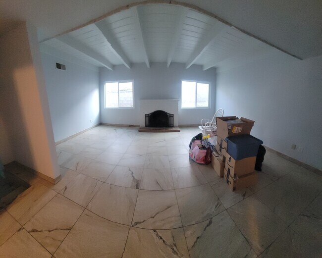 Building Photo - 711 E 7th Ave