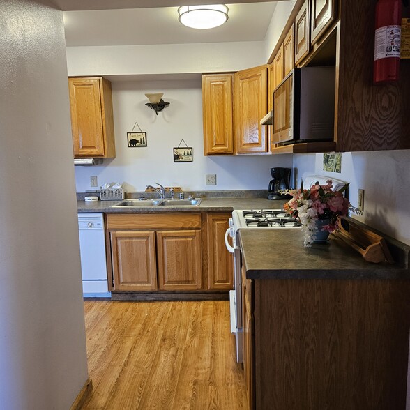 Kitchen - 459 Overlook Ct