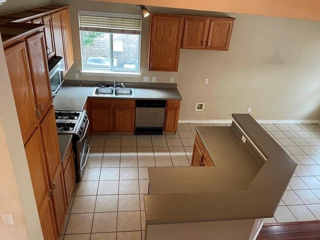 Building Photo - 1716 Rosenborough Ln S