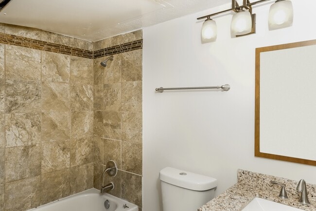 Building Photo - 2850 Canary Ln