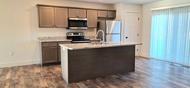 Building Photo - 3 Bedroom 2.5 Bathroom Available in Elizabethtown!