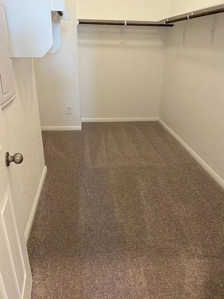 Building Photo - Room in Condo on College Park Dr