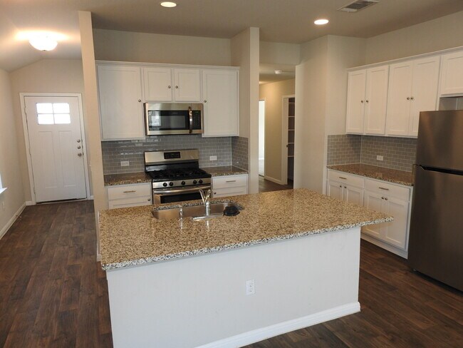 Building Photo - 621 Callahan Ln