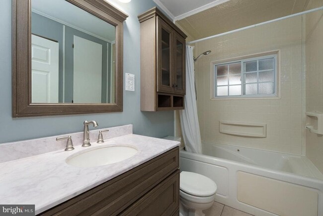 Building Photo - 384 Walnut Ln