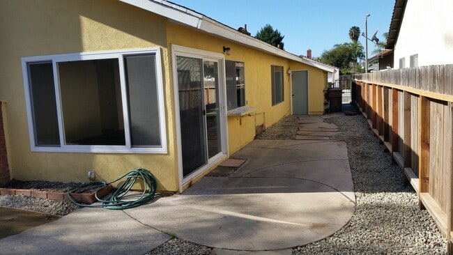 Building Photo - Mission Oaks Home