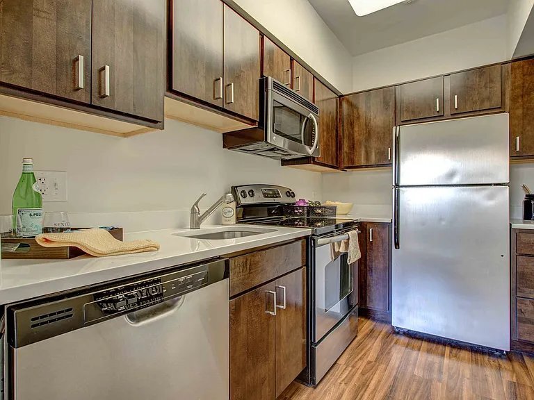 Building Photo - 208 E Chestnut St