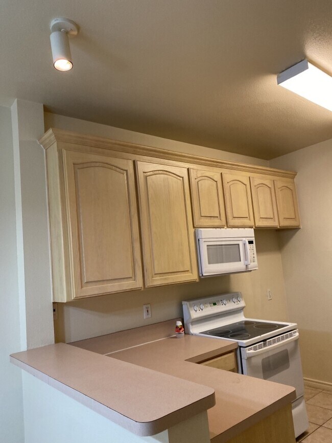 Building Photo - Townhome 3/2/2 in Arlington