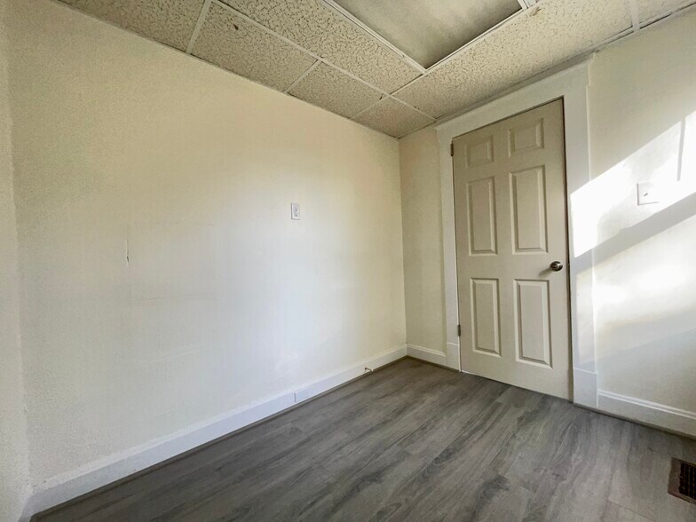 Building Photo - 108 Karns Ave