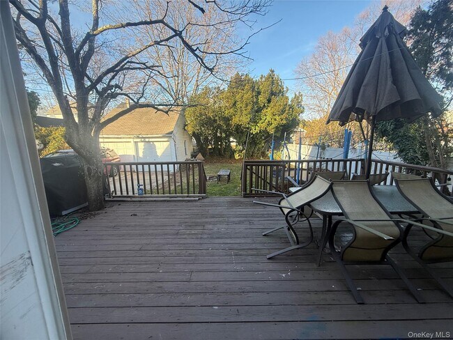 Building Photo - 15 William St