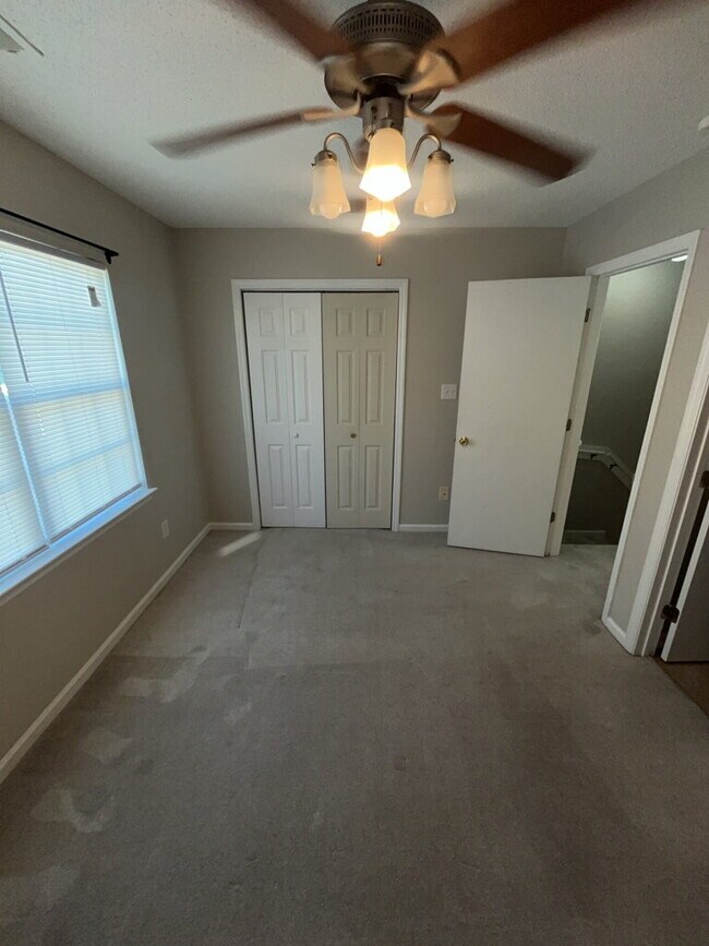 Building Photo - 1094 W Pueblo Dr