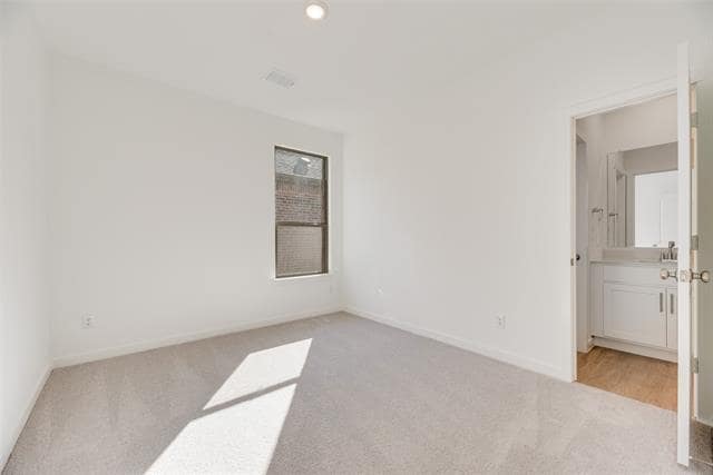 Building Photo - 1600 Adams Dr