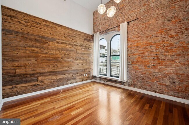 Building Photo - 105 S 12th St