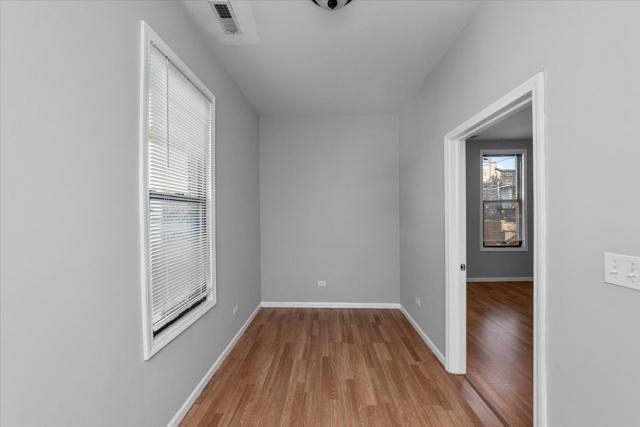 Building Photo - 3 bedroom in Chicago IL 60608