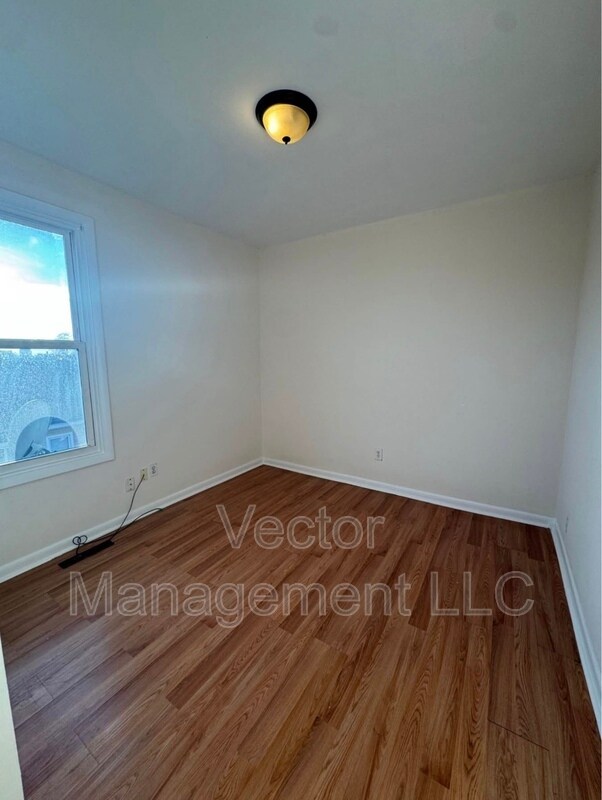 Building Photo - 34 Wolcott St
