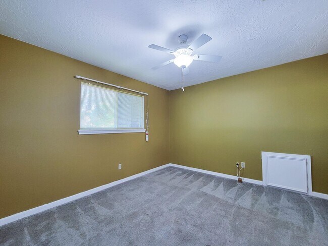 Building Photo - 17326 Ponderosa Pines Dr