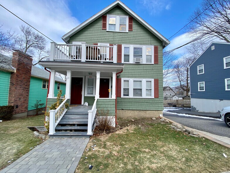 Building Photo - 98 Whitford St