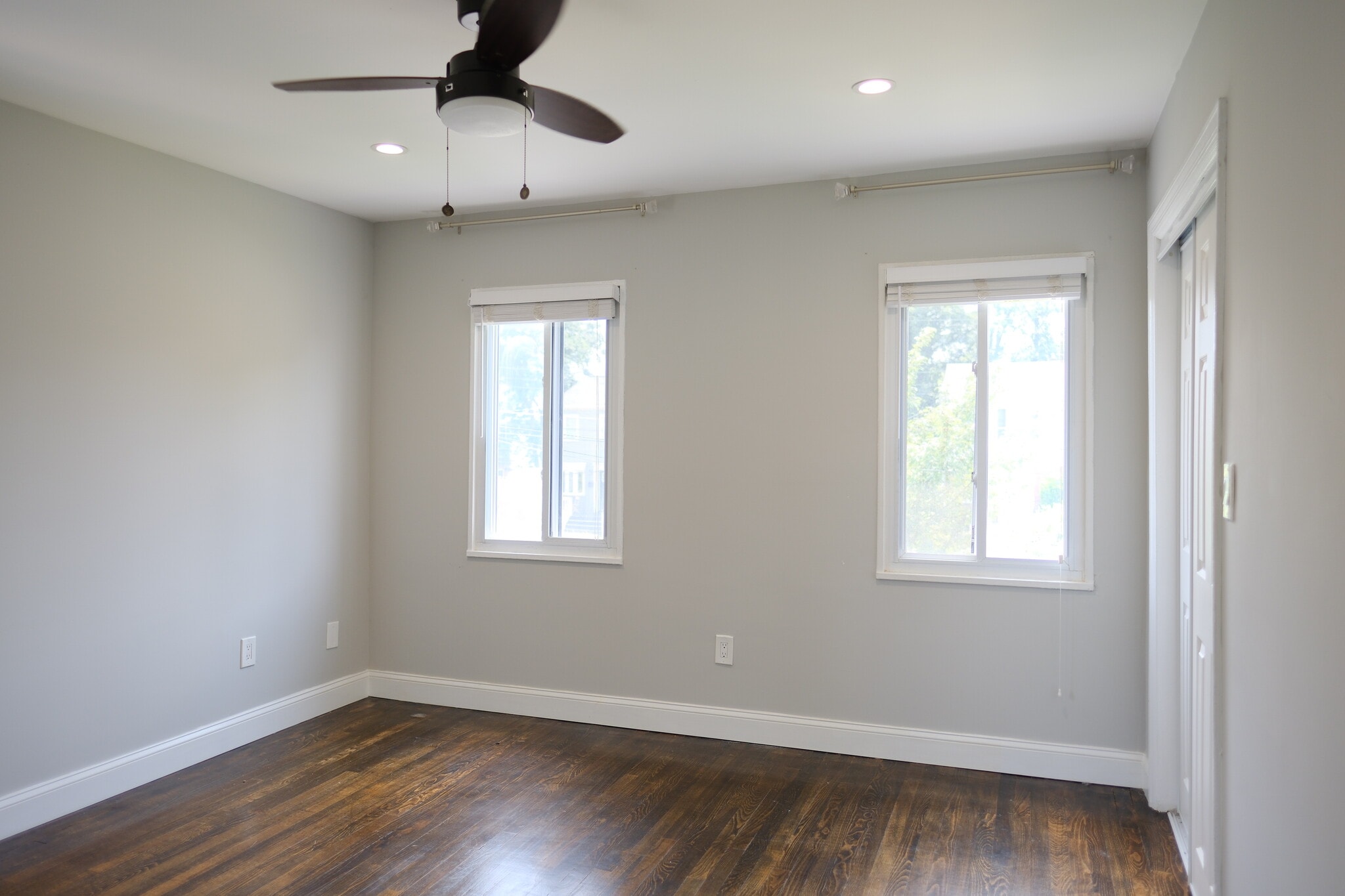 Building Photo - 2234 Roanoke Dr