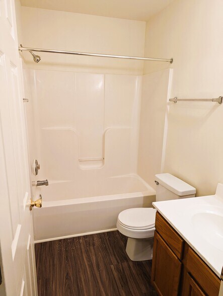 Building Photo - 1409 Varsity Ln