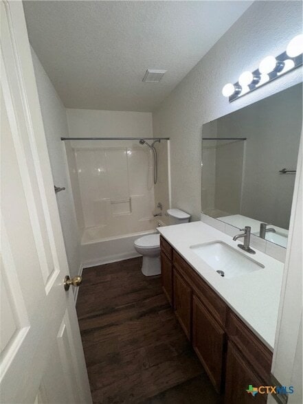 Building Photo - 1801 Thomas Ct