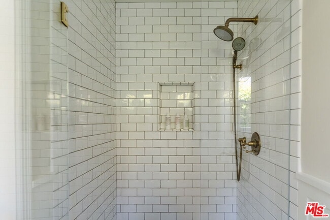 Building Photo - 231 S Thurston Ave