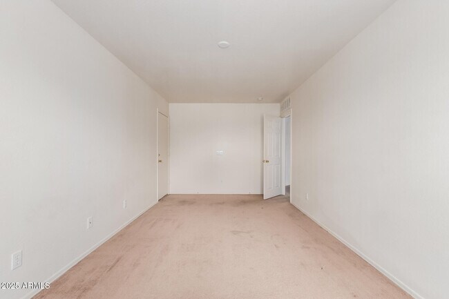 Building Photo - 608 W Rattlesnake Pl