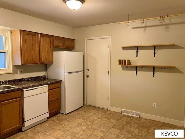 Building Photo - Three Bedroom House Near CSU Vet School