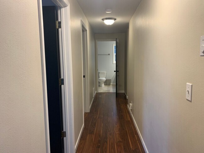 Building Photo - 3 Bed, 2 Bath Remodeled Cordata Condo