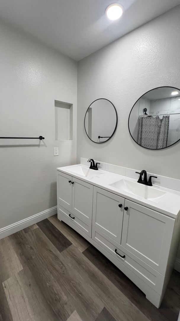 Building Photo - UPGRADED 4 bedroom 2 bathroom home