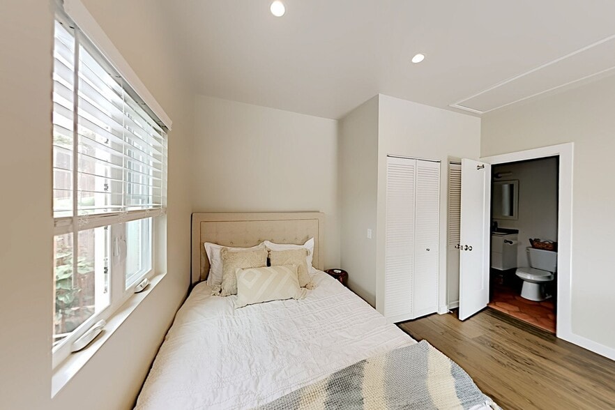 Building Photo - 1205 Blanchard St