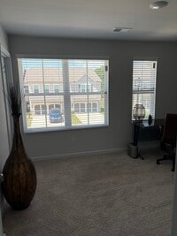 Building Photo - Room for rent