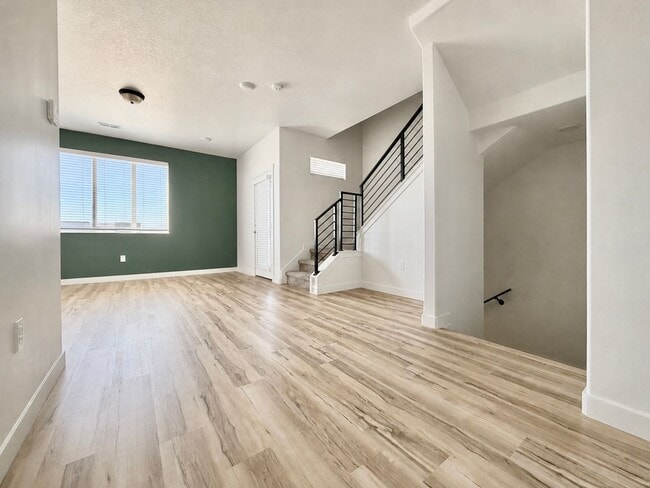 Building Photo - 3 Bed + 2.5 Bath Townhome w/ Garage, Storage & Dogs Allowed Near Jordan Landing
