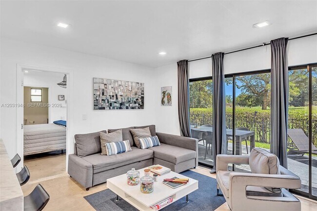 Building Photo - 5602 S Travelers Palm Ln