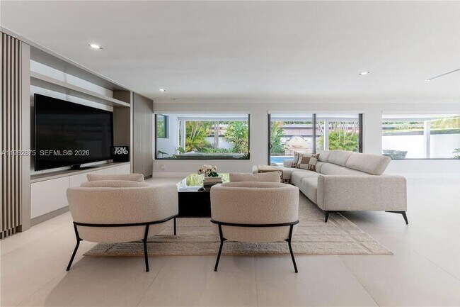 Building Photo - 7300 SW 77th Ave