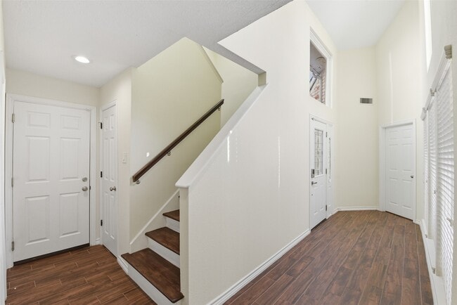 Building Photo - 14210 Briarhills Pkwy