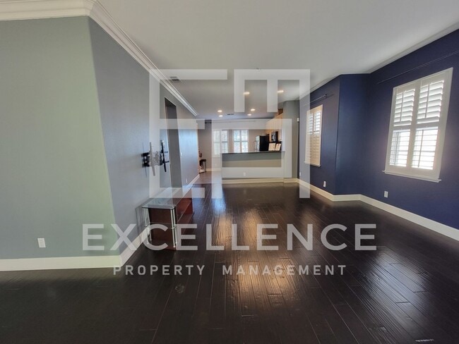 Building Photo - Beautifully Updated 2/2 with 2 Car Garage,...