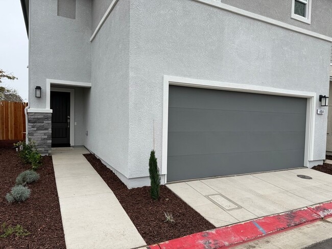 Building Photo - Brand new two story in Turlock!