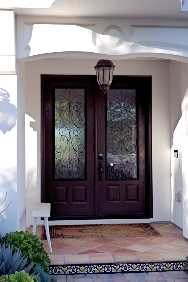 Building Photo - 1215 Altamead Dr