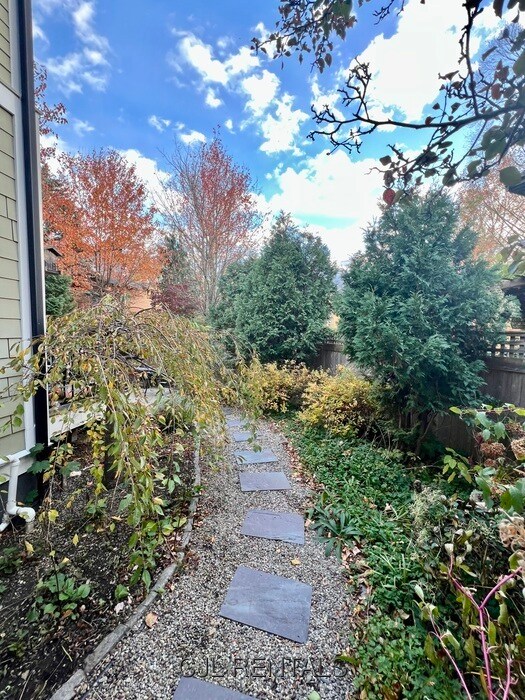 Building Photo - 150 Vassal Ln