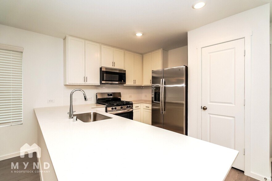 Building Photo - 2640 Mistwood Dr