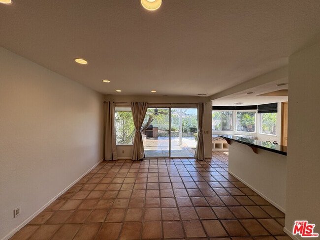 Building Photo - 24715 Cll Largo