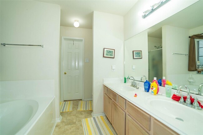 Building Photo - 5121 Alderney Ct