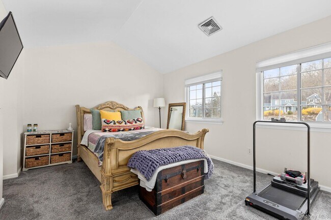 Building Photo - 702 Somerset Knoll