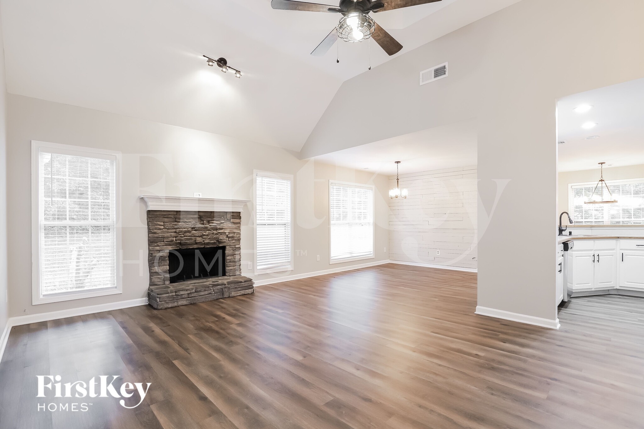 Building Photo - 660 Rosebud Ln